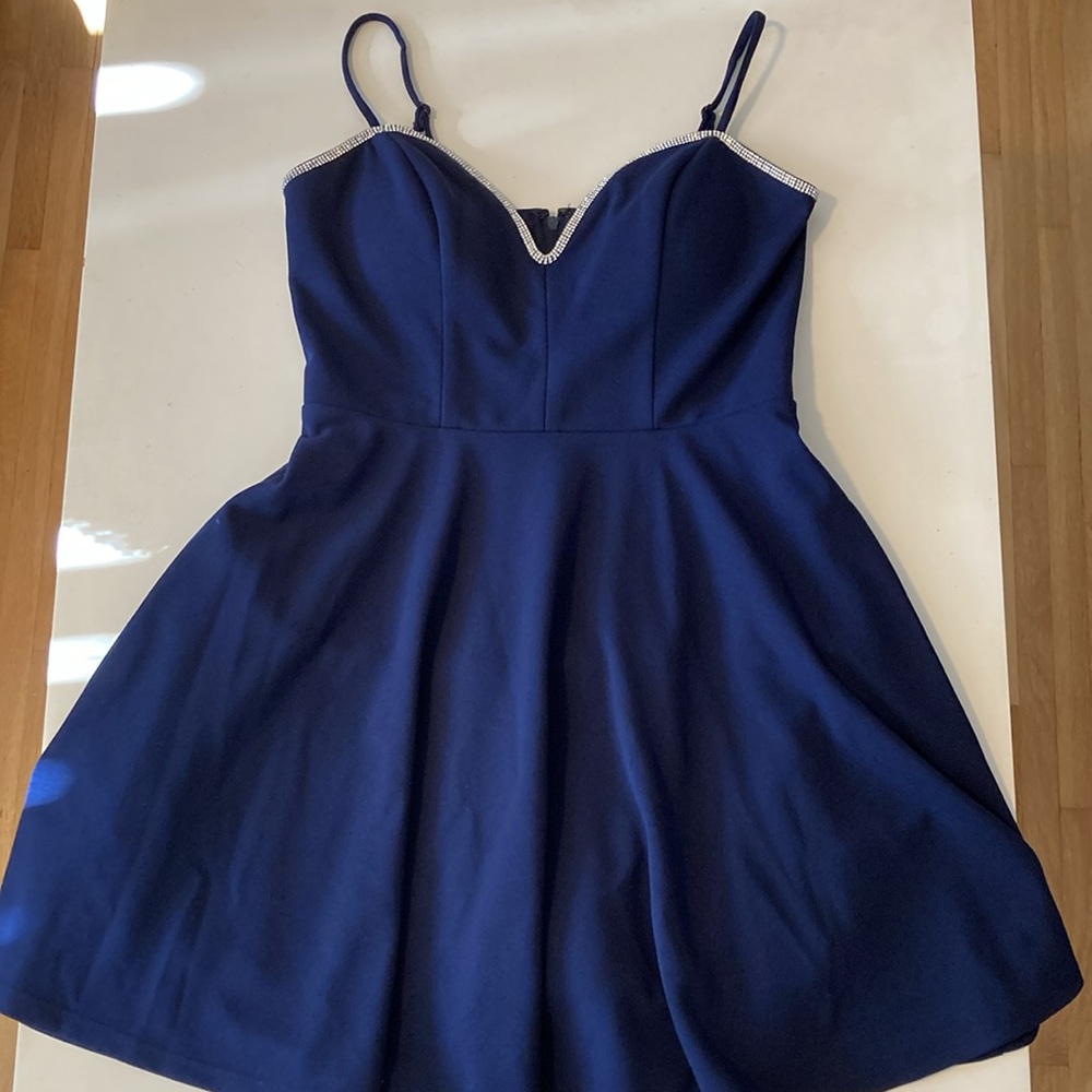 NWOT City Vibe Rhinestone Trim Plunge Fit-And-Flare Mini Dress Juniors Navy - Picture 3 of 5